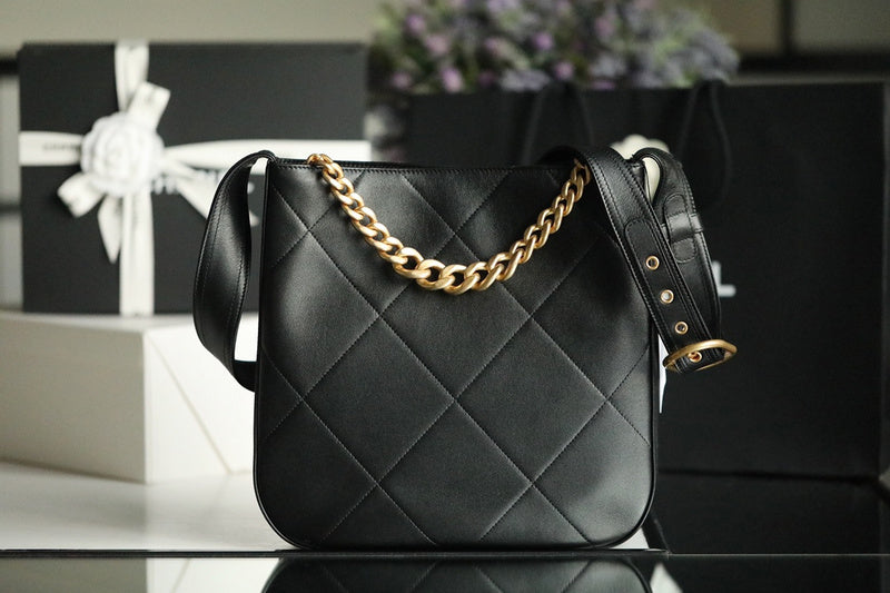  spacious purse view 7