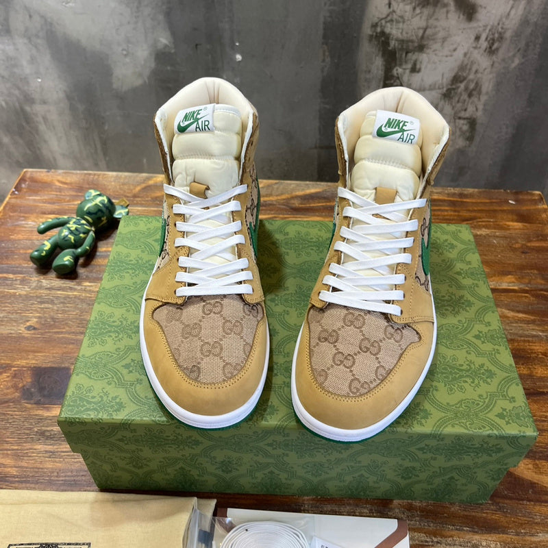 Gucci classic monochrome luxury sneakers view 5 retro runner design