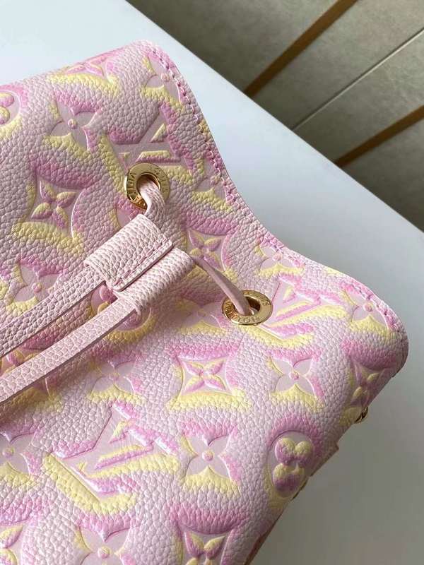 Handle and strap detail of signature premium women's handbag – women's statement bag