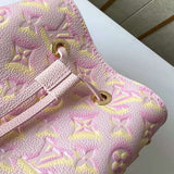 Handle and strap detail of signature premium women's handbag – women's statement bag