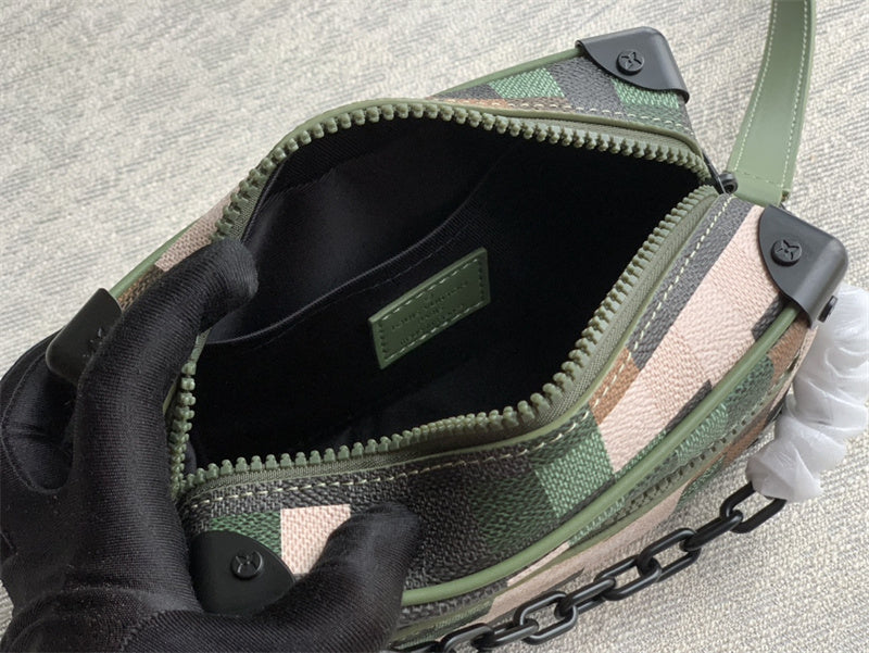  sophisticated carryall bag detail view showing craftsmanship 8