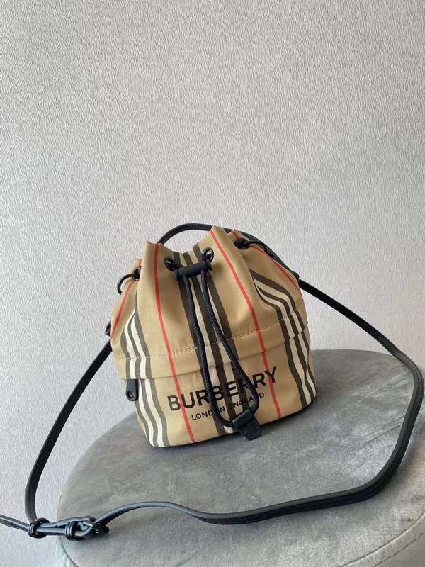 Ziva's Charm handbag – detail view (one versatile size)
