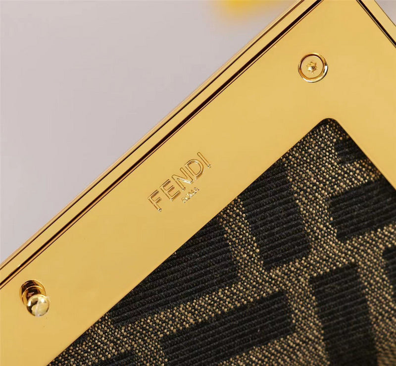 Ziva's Charm handbag – close-up view (Standard Size)