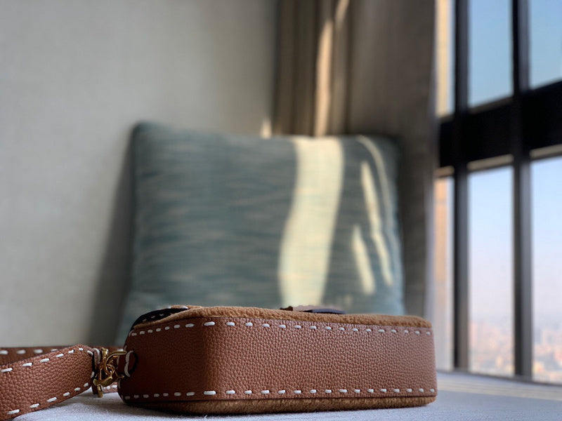 Ziva's Charm handbag – interior view (27cm*6cm*15cm)