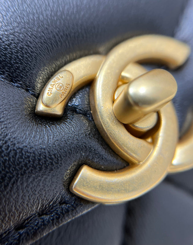  women's handbag, mid design, view 7