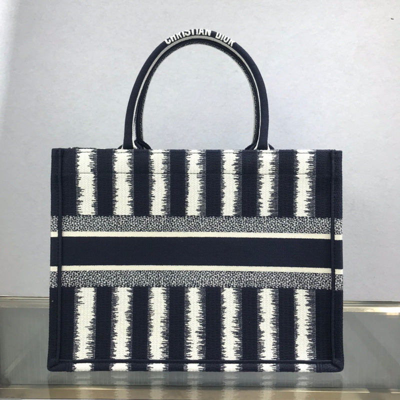 Side profile of modern statement women's handbag – women's luxury accessory