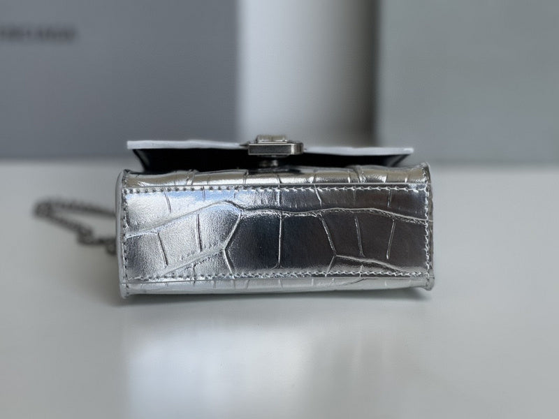 Zivas Charm Effortless Elegance Statement Handbag (Considered Detail & Form) – Interior View