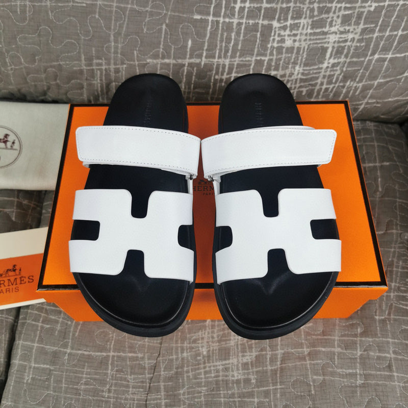 Hermes sandals Style 125 - close-up of bold signature style