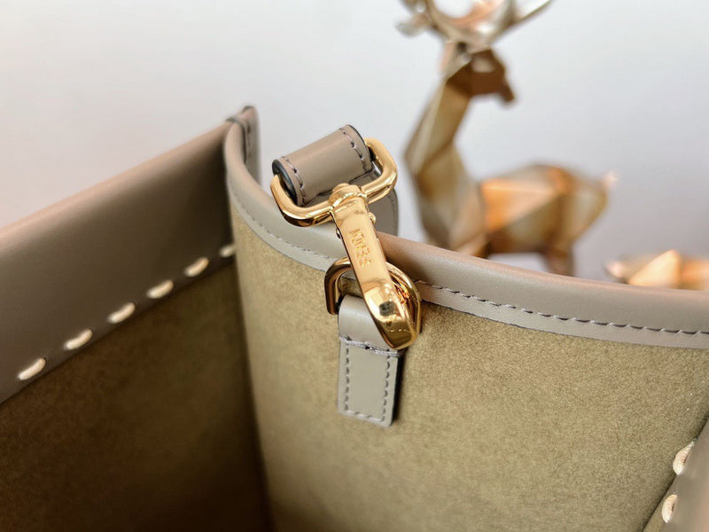 Ziva's Charm handbag – detail view (36cm*30cm*16cm)