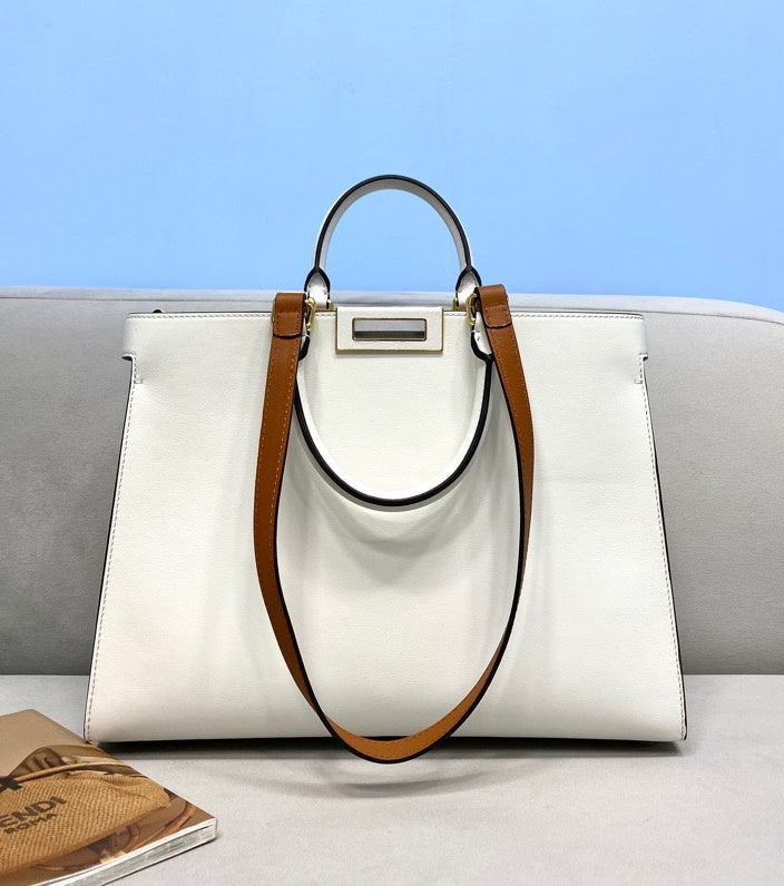 Ziva's Charm handbag – detail view (35cm*10cm*25cm)