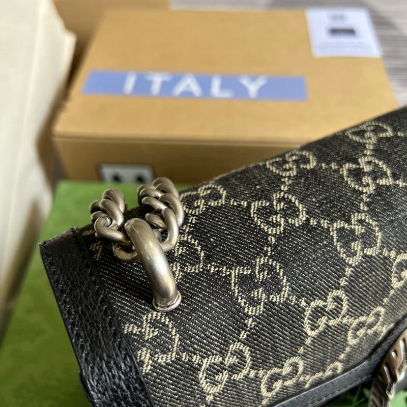 Interior view of signature premium women's handbag – women's designer-style accessory