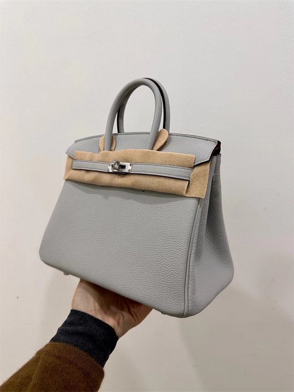  structured shoulder bag styled with outfit 24