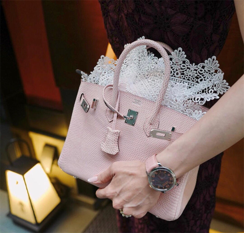  modern carryall bag detail view showing craftsmanship 20