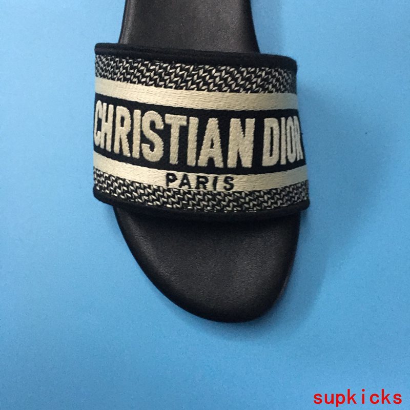 Dior shoes Style 033 - angled studio shot