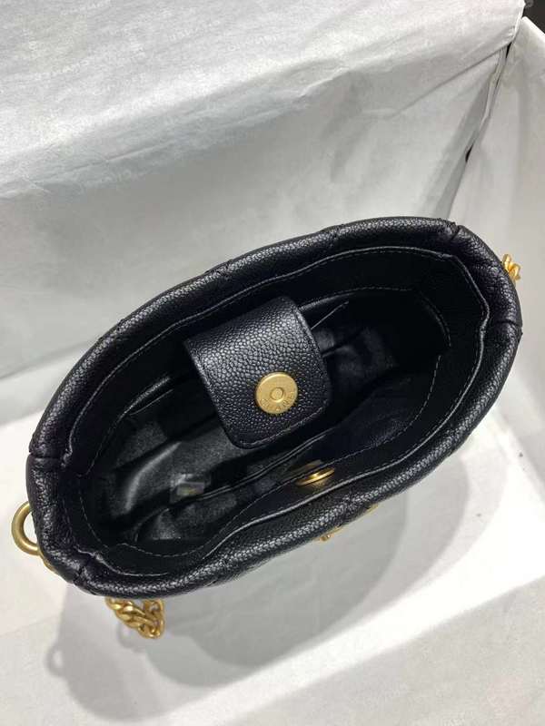 Zivas Charm Modern Minimalist Look Luxury Handbag (Elevated Accessory Essential) – Styled Look