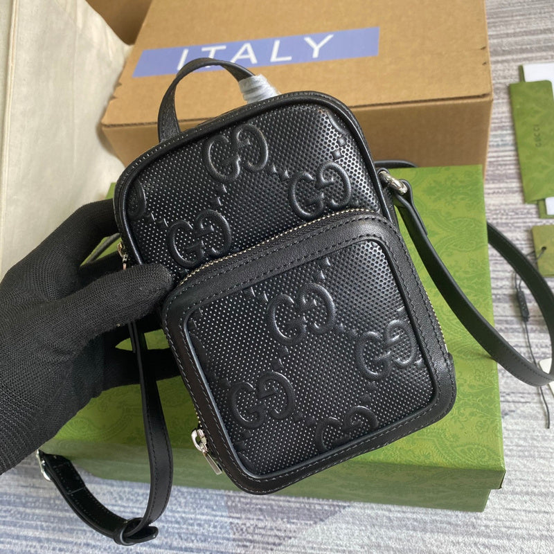 Handle and strap detail of signature everyday-luxe women's handbag – women's everyday handbag