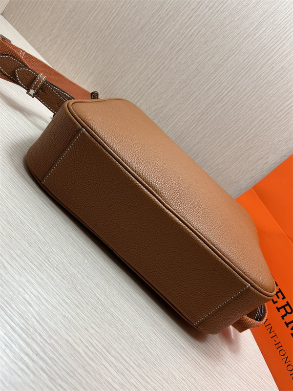  structured bag interior and compartment view 9