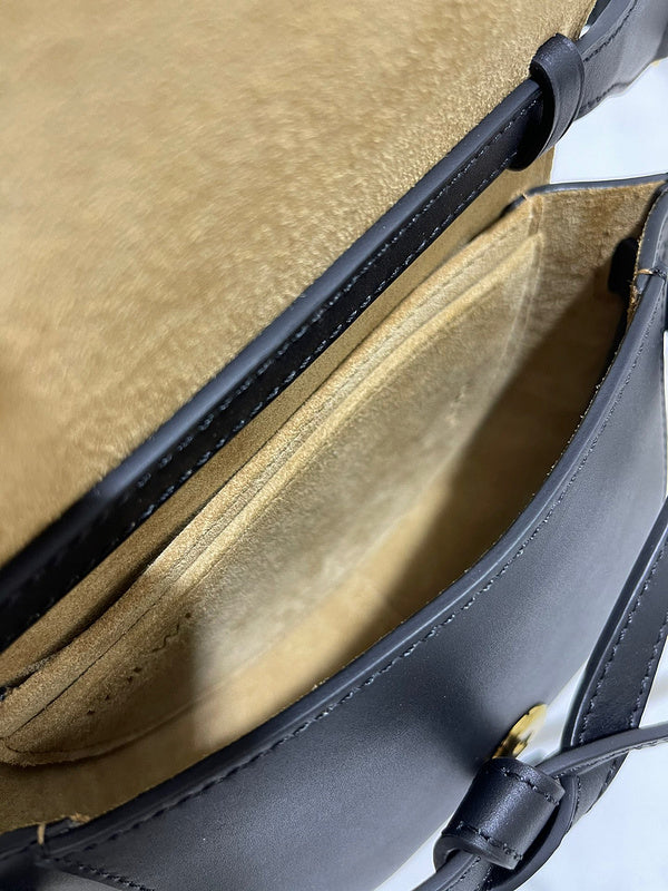 Ziva's Charm handbag – product shot (15cm*12.5cm*9.5cm)