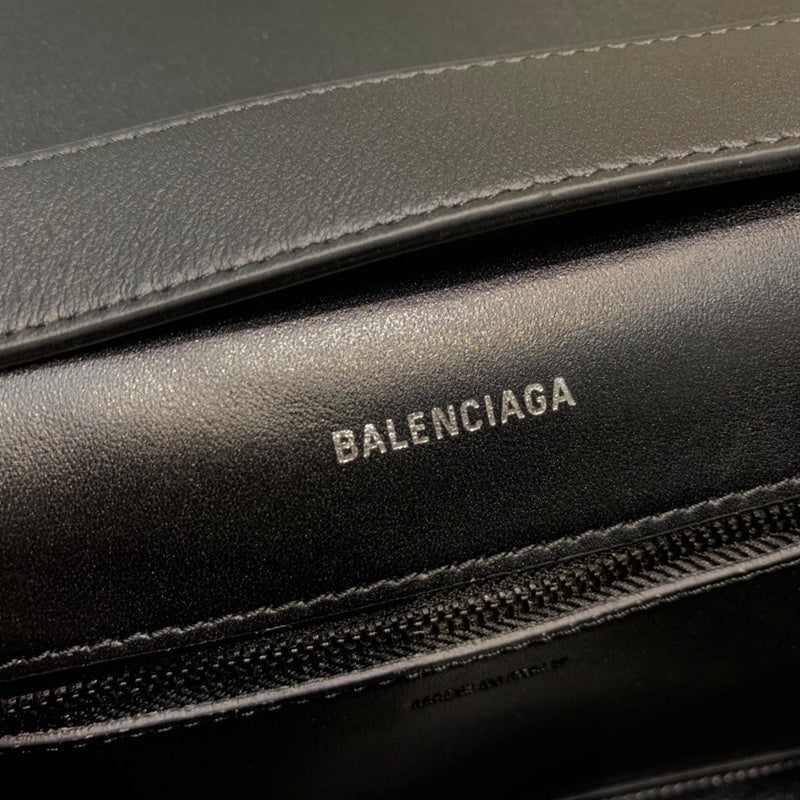 Effortless Premium PU Leather Handbag - Premium Craftsmanship Detailing | Women's Fashion Handbag #523 - texture close-up (image 9) of designer-inspired handbag