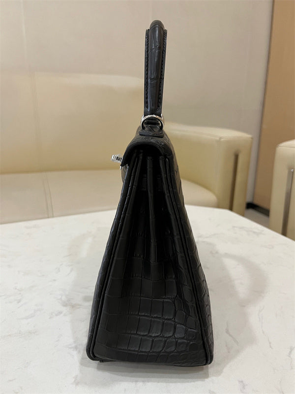 Streamlined handbag styled for everyday wear