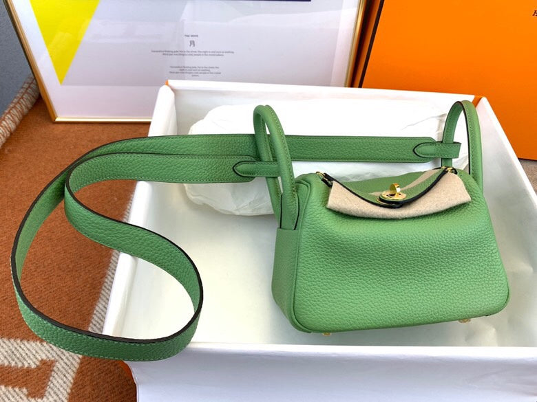  versatile structured bag detail view showing craftsmanship 8