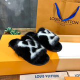 Front view of Louis Vuitton luxury piece style No.127
