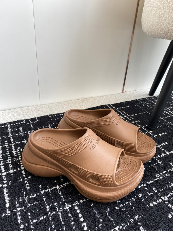 Zivas Charm Everyday Sophistication Designer Sandals (Elevated Footwear Essential) – Detail View