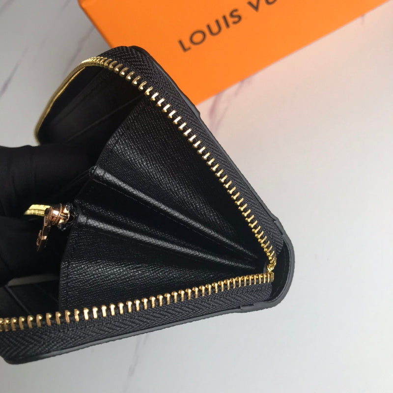 Handle and strap detail of structured sleek women's handbag – women's everyday handbag