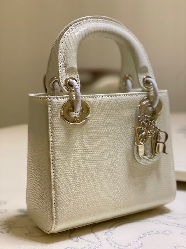 Close-up detail of everyday-luxe structured women's handbag – women's everyday handbag