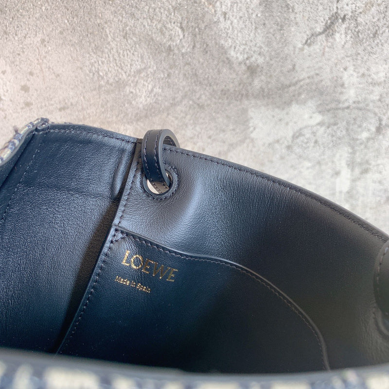 Ziva's Charm handbag – interior view (26cm*21cm*10cm)