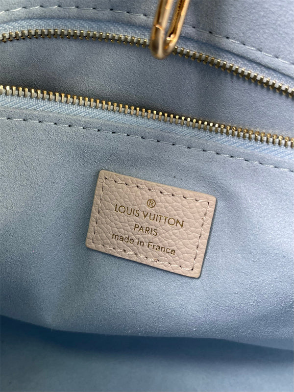  Structured everyday bag carried on shoulder 10