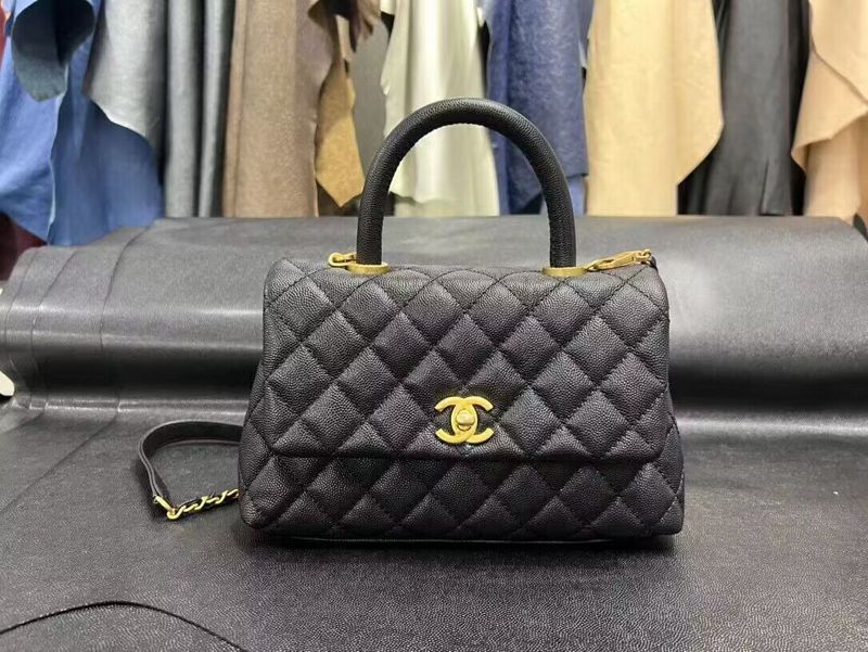  women's handbag, mid design, view 1