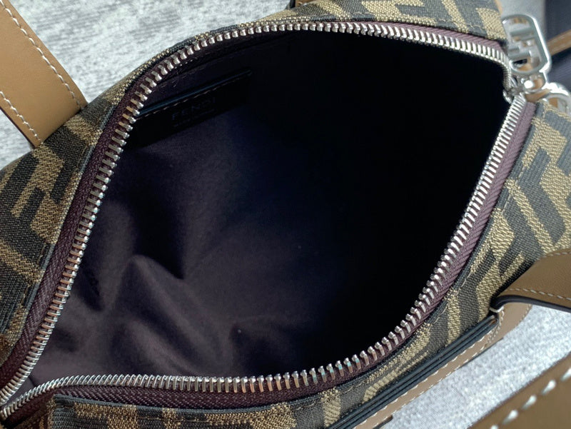 Ziva's Charm handbag – product shot (21.5cm*13cm*13cm)