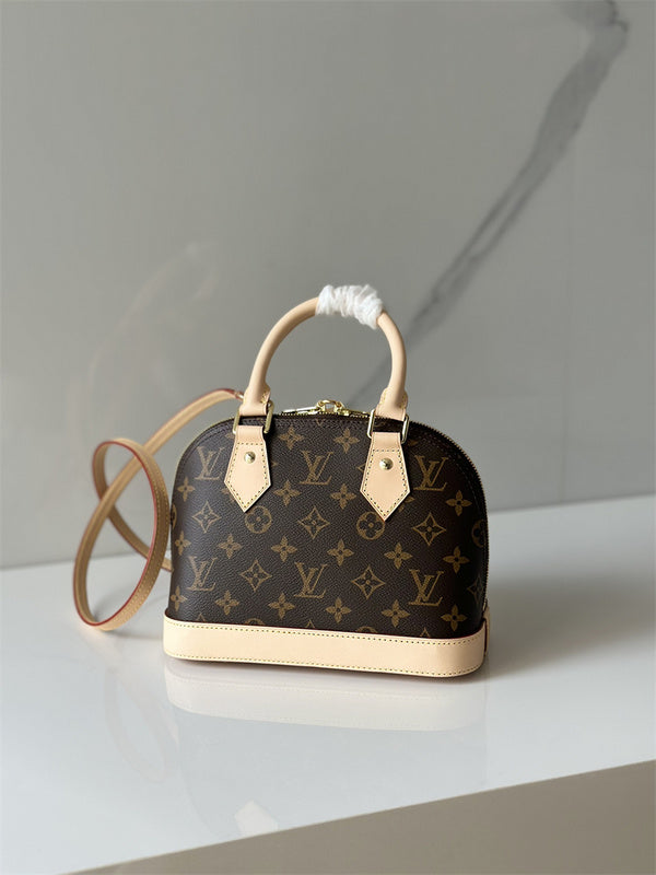  structured shopper bag detail view showing craftsmanship 26
