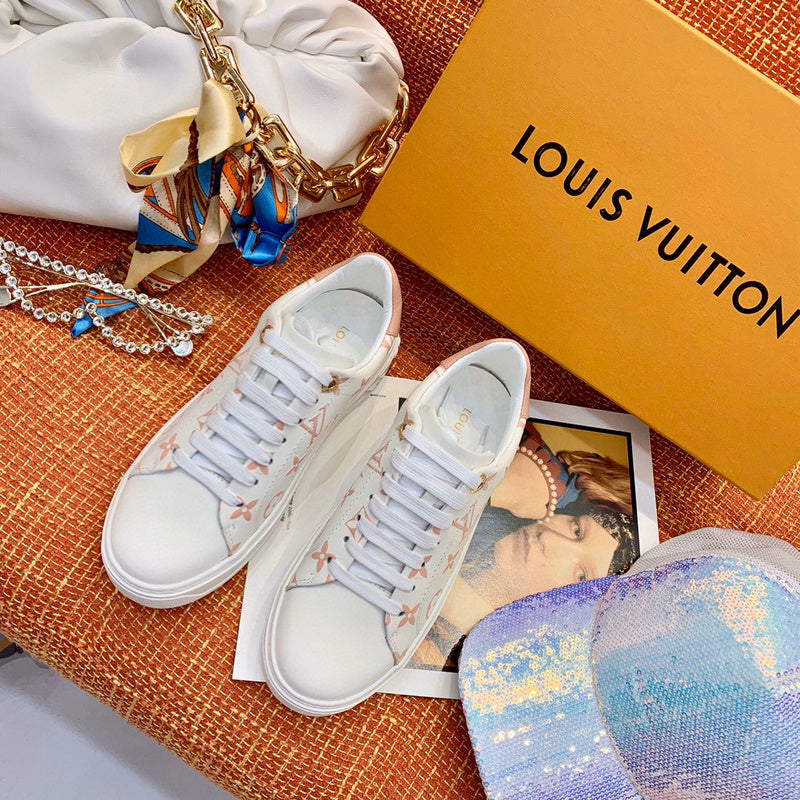 Side profile view of Louis Vuitton luxury piece style No.041