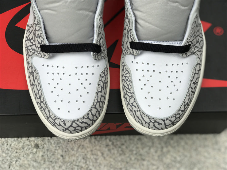 Nike clean off-white luxury sneakers view 13 padded collar comfort
