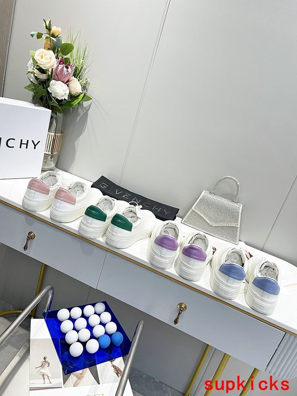 Givenchy shoes Style 099 - logo and branding close-up