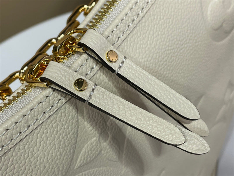  Streamlined everyday bag carried on shoulder 10