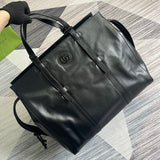 Handle and strap detail of premium structured women's handbag – women's luxury handbag