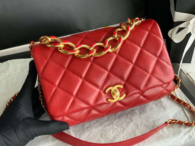 Zivas Charm Streamlined Design Everyday Handbag (Considered Detail & Form) – Detail View