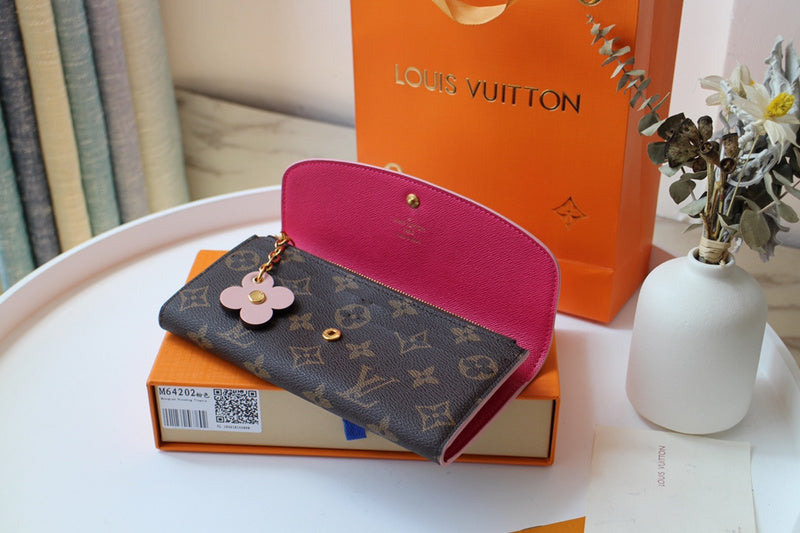 Side profile of premium polished women's handbag – women's premium purse