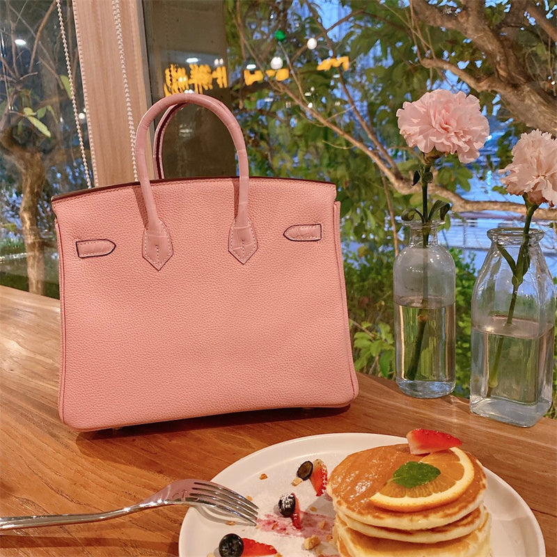  Statement tote bag carried on shoulder