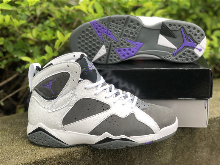 Nike Men's & Women's Premium Low-Top Trainers — Style 181 detail view