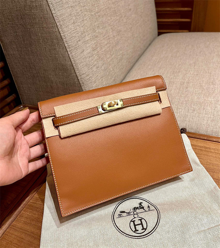  everyday satchel styled with outfit 12