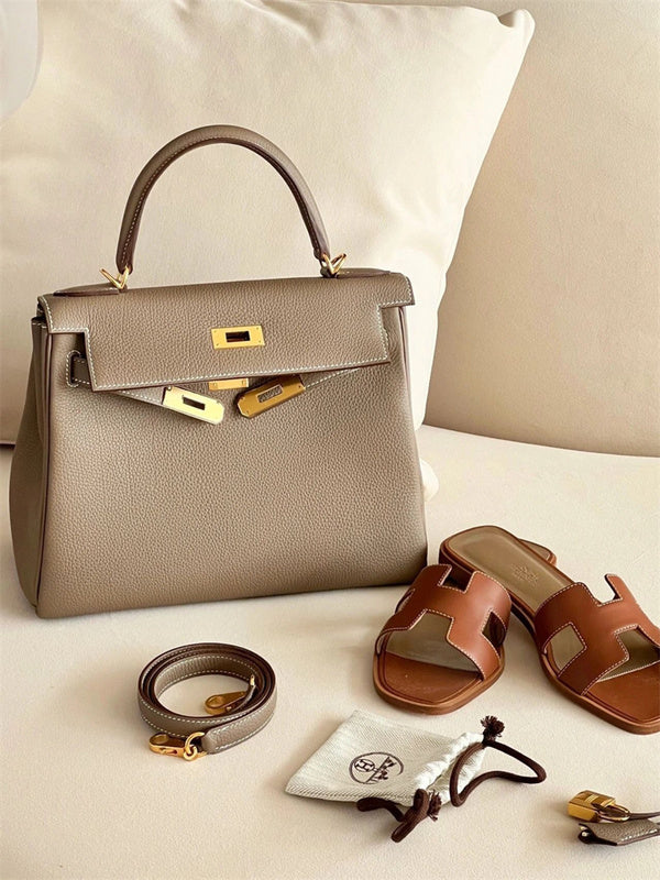  handbag interior and compartment view 9