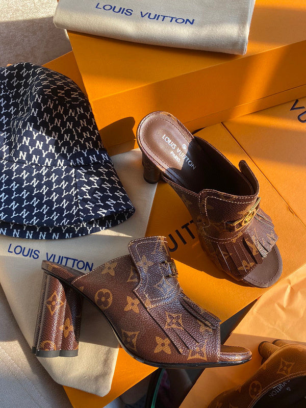 Side profile view of Louis Vuitton luxury piece style No.010