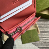 Side profile of statement sleek women's handbag – women's luxury accessory