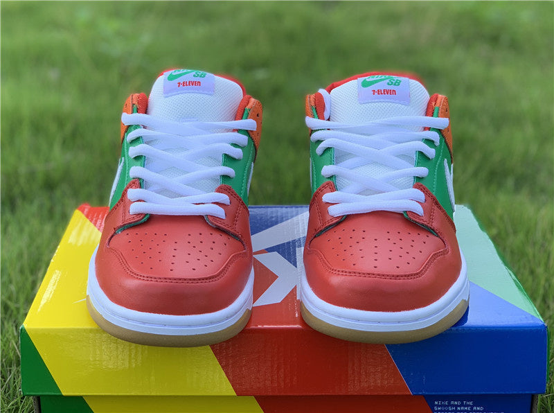 Nike Men's & Women's Premium Low-Top Trainers — Style 109 angle view
