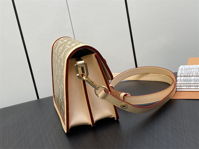  Streamlined carryall bag front view 13