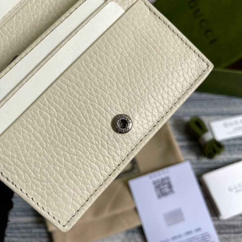 Styled lifestyle shot of signature statement women's handbag – women's designer-style accessory